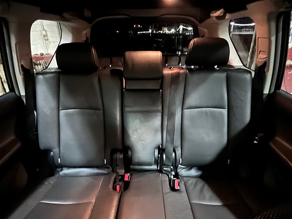 Toyota Land Cruiser 17 of 30