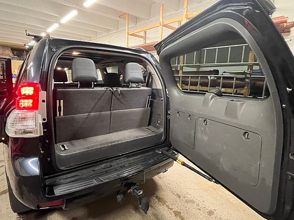 Toyota Land Cruiser 14 of 30