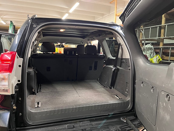 Toyota Land Cruiser 22 of 30