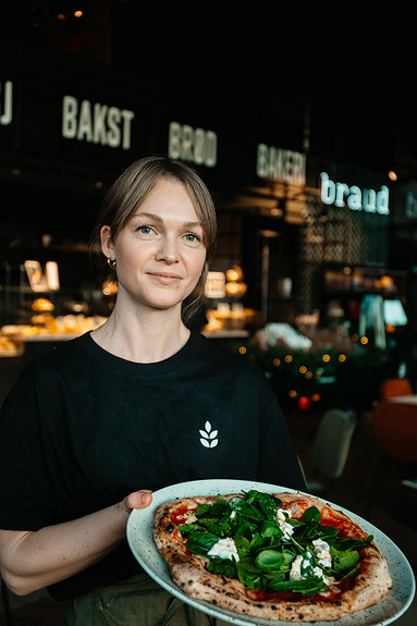 Vi har en fristende kjøkkenmeny, blant annet med deilig italiensk pizza.