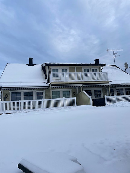 Utleieleiligheten til venstre på bilde