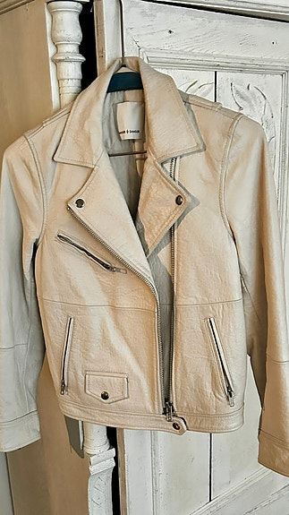 Product image 1 of 6