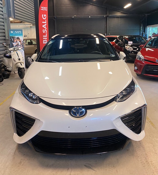 Toyota Mirai 2 of 30