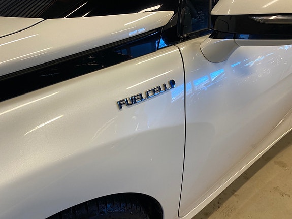 Toyota Mirai 9 of 30