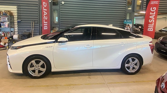 Toyota Mirai 3 of 30
