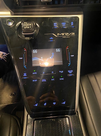 Toyota Mirai 21 of 30