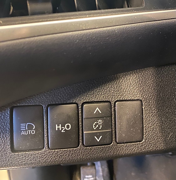 Toyota Mirai 18 of 30