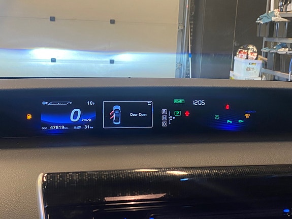Toyota Mirai 26 of 30