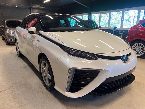 Toyota Mirai 7 of 30