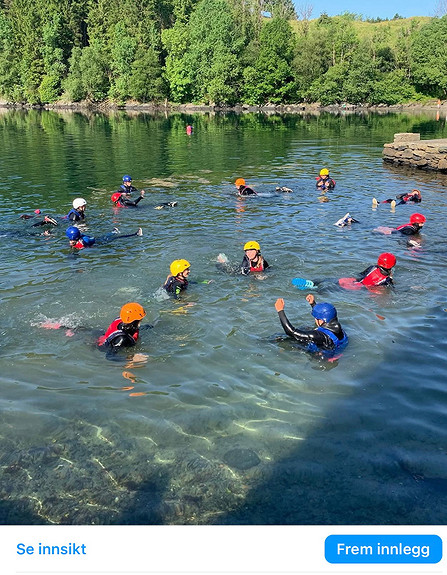 Vi er mye ute! Her fra coasteering med Stend VGS.