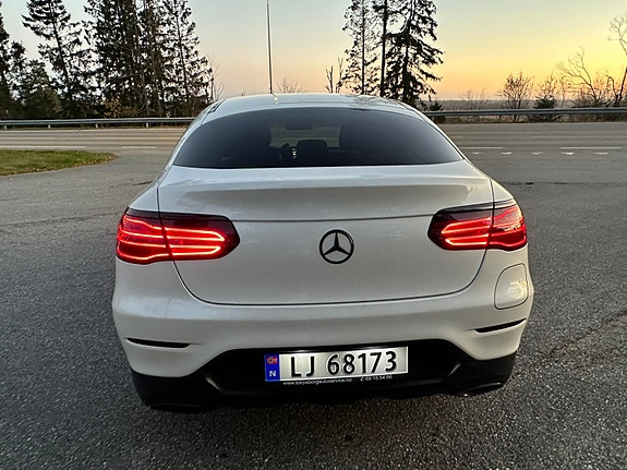 Mercedes-Benz GLC350 e 4 of 5
