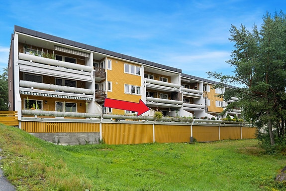 Velkommen til Kantarellstien 56, en praktisk leilighet i 1. etasje med ekstra stor veranda!