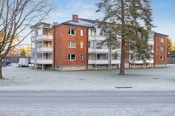 Leiligheten ligger i 1 etg., sentralt til på Moflata i Skien med kort avstand til det meste.