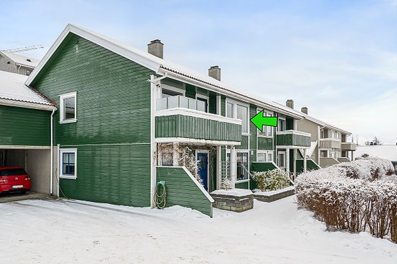 Velkommen til Sørbøgeilen 32A, en meget kjekk leilighet, med pent utsyn fra egen stue/balkong. Krogsveen Sandnes, ved Tom Christer Hovde, ønsker dere velkommen til visning.