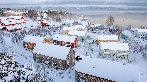 Stor 1/4-part på hele 166m² med særdeles attraktiv beliggenhet i Sjøvegen huseierlag.