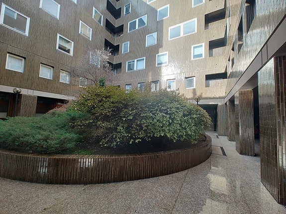 Frodig og representativt inngangsparti.