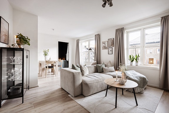 Aktiv Eiendomsmegling v/Marius Kvalvik har gleden av å presentere Innherredsveien 60 - en 2-roms leilighet i 4. etasje.