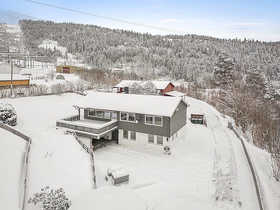 Velkommen til en hyggelig enebolig på stor og solrik tomt, presentert av Alexander Abelseth v/Proaktiv.