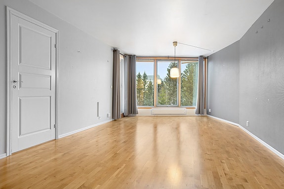 Velkommen til Anton Bergs veg 18, en stor 4-roms andelsleilighet over to plan, med etterspurt beliggenhet