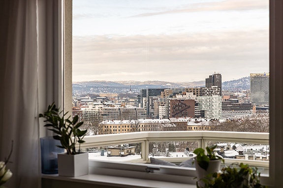 Velkommen til nydelig utsiktsleilighet i Ekebergveien 19 A - presentert av Caroline Ephraim i Nordvik.