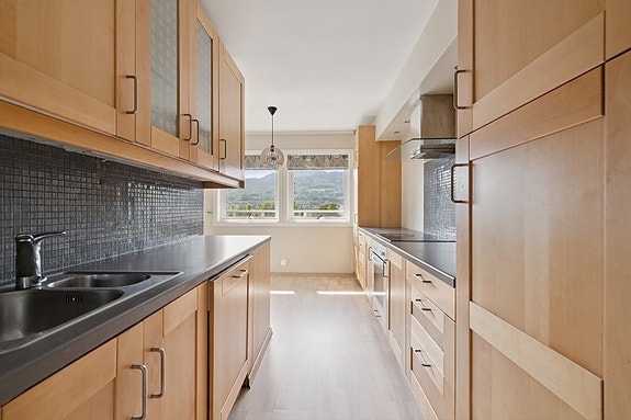 Godt med skapplass på kjøkken