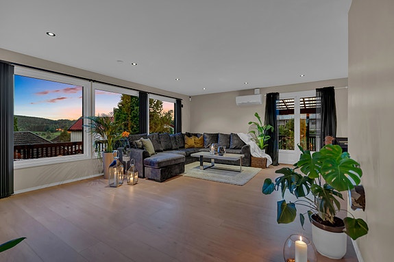 Stuen er et åpent og meget innbydende allrom for både store og små.