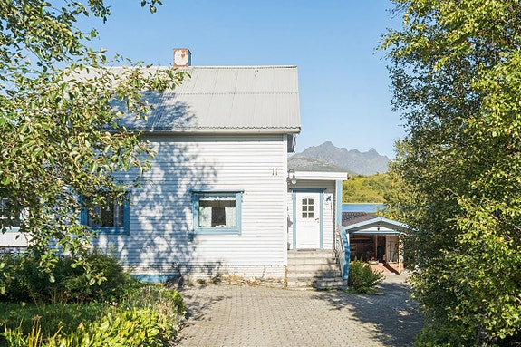 Innkjørsel med brolegning