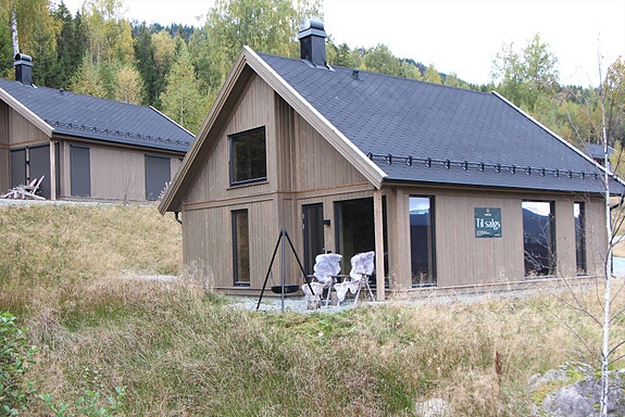 Velkommen til Norelia, et nytt tomtefelt i foten av Norefjell. Stig på i din helt nye hytte bygget i moderne stil av norske leverandører.