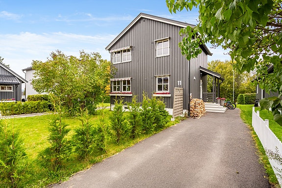 Velkommen til Ole Smestads veg 11 - Hyggelig enebolig i borettslag med gangavstand til sentrum!