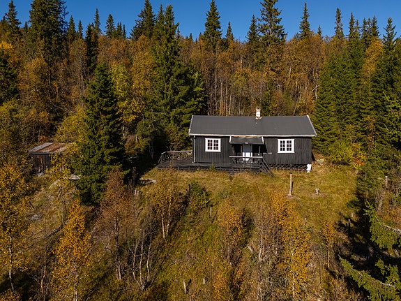 Privatmegleren Hallingdal v/ Merethe Jonsen har gleden av å presentere Kvinnegardslie 594!