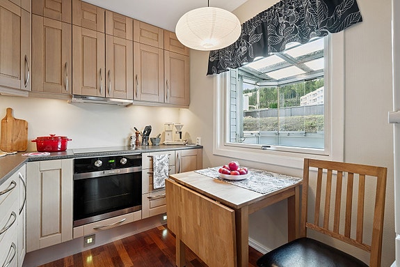 Praktisk planløsning som gjør matlaging enkel og effektiv.