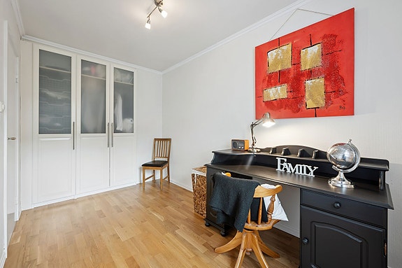 Flere soverom gir fleksibilitet til barnerom, gjesterom eller hjemmekontor.