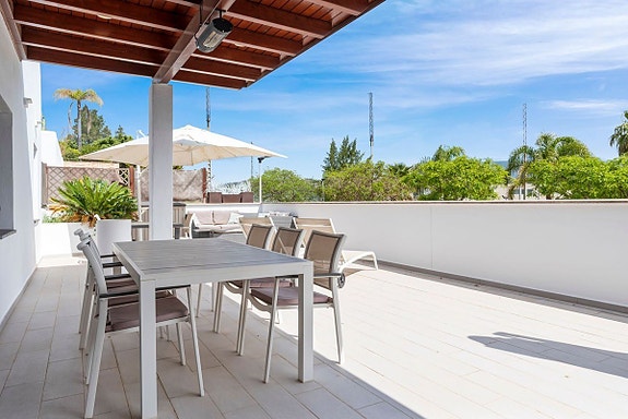 Romslig leilighet med stor terrasse - 4 soverom og 4 bad - Møblert og nær sentrum av La Cala de Mijas