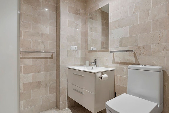 Romslig leilighet med stor terrasse - 4 soverom og 4 bad - Møblert og nær sentrum av La Cala de Mijas