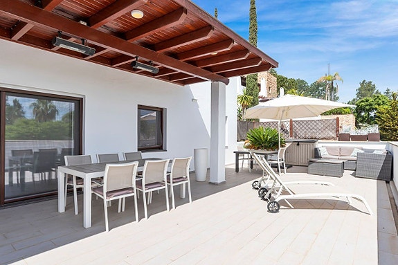 Romslig leilighet med stor terrasse - 4 soverom og 4 bad - Møblert og nær sentrum av La Cala de Mijas