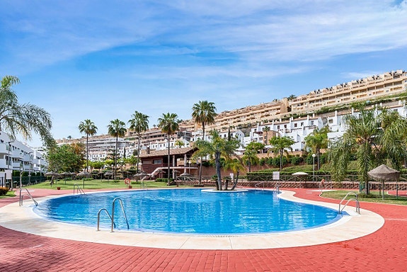 Romslig leilighet med stor terrasse - 4 soverom og 4 bad - Møblert og nær sentrum av La Cala de Mijas