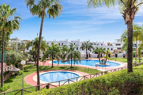 Romslig leilighet med stor terrasse - 4 soverom og 4 bad - Møblert og nær sentrum av La Cala de Mijas