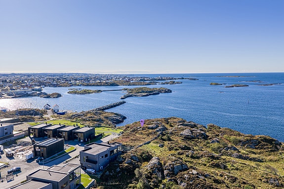 Velkommen til den fremste tomten i Stivlevågen, presentert av Daniel Gård i Eiendomsmegler A.