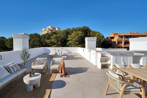 Ny toppleilighet med 3 soverom, stor terrasse og privat takterrasse