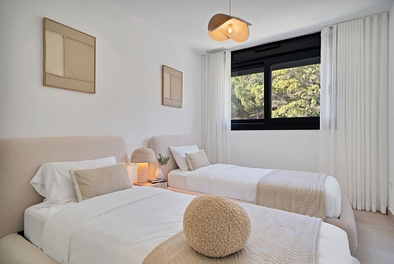 Ny toppleilighet med 3 soverom, stor terrasse og privat takterrasse