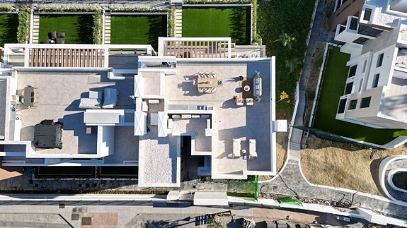 Ny toppleilighet med 3 soverom, stor terrasse og privat takterrasse