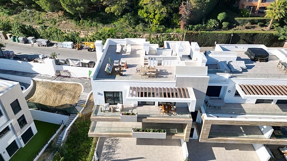 Ny toppleilighet med 3 soverom, stor terrasse og privat takterrasse