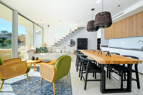 Fantastisk penthouse med 3 soverom og takterrasse - Utsikt, jacuzzi og utleielisens i Stupa Hills