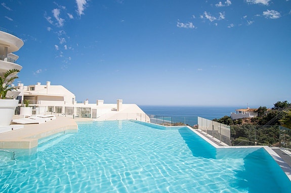 Fantastisk penthouse med 3 soverom og takterrasse - Utsikt, jacuzzi og utleielisens i Stupa Hills