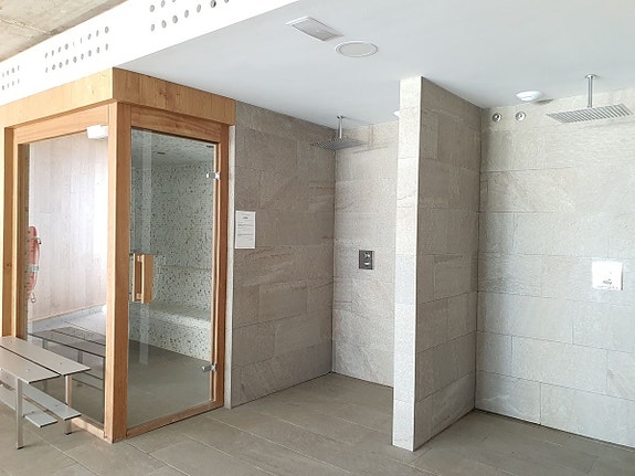 Fantastisk penthouse med 3 soverom og takterrasse - Utsikt, jacuzzi og utleielisens i Stupa Hills