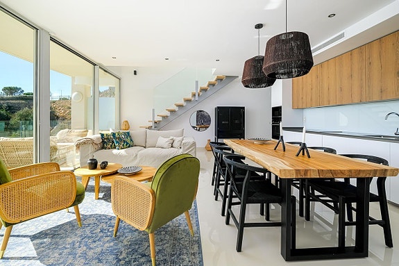 Fantastisk penthouse med 3 soverom og takterrasse - Utsikt, jacuzzi og utleielisens i Stupa Hills