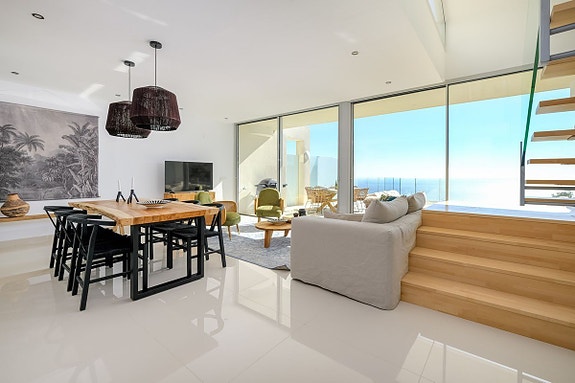 Fantastisk penthouse med 3 soverom og takterrasse - Utsikt, jacuzzi og utleielisens i Stupa Hills