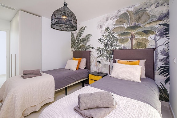 Fantastisk penthouse med 3 soverom og takterrasse - Utsikt, jacuzzi og utleielisens i Stupa Hills