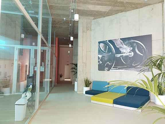 Fantastisk penthouse med 3 soverom og takterrasse - Utsikt, jacuzzi og utleielisens i Stupa Hills