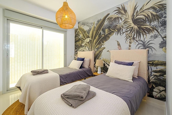 Fantastisk penthouse med 3 soverom og takterrasse - Utsikt, jacuzzi og utleielisens i Stupa Hills